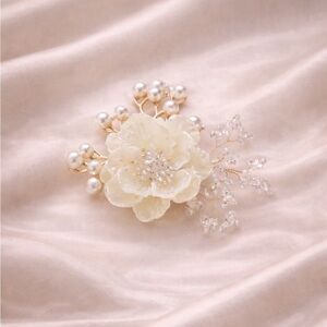 Floral Blossom Cream Pearl Crystal Brooch